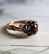 Load image into Gallery viewer, 14k Gold Vintage Garnet Ring