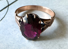 Load image into Gallery viewer, 14k Victorian Gold and Garnet Ring