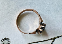 Load image into Gallery viewer, 14k Victorian Gold and Garnet Ring