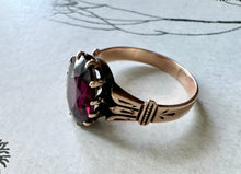 Load image into Gallery viewer, 14k Victorian Gold and Garnet Ring