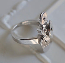 Load image into Gallery viewer, Bvlgari (Bulgari) 18K White Gold Cicladi Ring