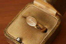 Load image into Gallery viewer, Circa 1901 18k Gold Swedish Minne Ring