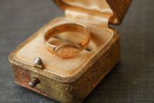 Load image into Gallery viewer, Circa 1901 18k Gold Swedish Minne Ring