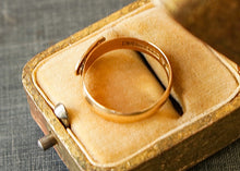 Load image into Gallery viewer, Circa 1901 18k Gold Swedish Minne Ring