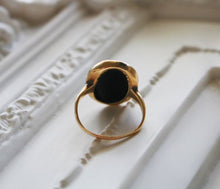 Load image into Gallery viewer, Exquisitely Carved Vintage Agate Hardstone and 14k Gold