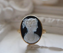 Load image into Gallery viewer, Exquisitely Carved Vintage Agate Hardstone and 14k Gold