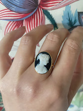 Load image into Gallery viewer, Exquisitely Carved Vintage Agate Hardstone and 14k Gold