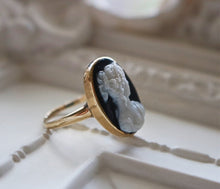 Load image into Gallery viewer, Exquisitely Carved Vintage Agate Hardstone and 14k Gold