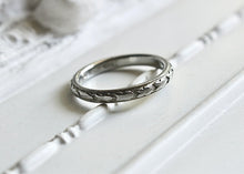 Load image into Gallery viewer, Genuine 18k White Gold Traub Orange Blossom Ring