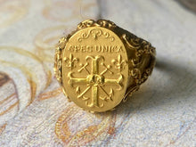 Load image into Gallery viewer, Ornate 18k Gold “Spes Unica” Ring - Fine Jewelry