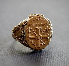 Load image into Gallery viewer, Ornate 18k Gold “Spes Unica” Ring - Fine Jewelry