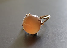 Load image into Gallery viewer, Vintage 18kt Yellow Gold and Agate Ring - Fine Jewelry