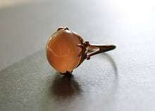 Load image into Gallery viewer, Vintage 18kt Yellow Gold and Agate Ring - Fine Jewelry