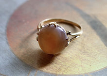 Load image into Gallery viewer, Vintage 18kt Yellow Gold and Agate Ring - Fine Jewelry