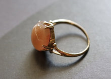 Load image into Gallery viewer, Vintage 18kt Yellow Gold and Agate Ring - Fine Jewelry