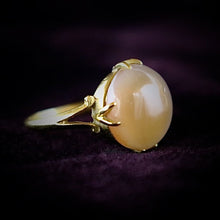 Load image into Gallery viewer, Vintage 18kt Yellow Gold and Agate Ring