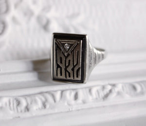 14k White Gold 1932 Art Deco Antique Ring with Diamond