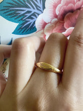 Load image into Gallery viewer, 18k Gold Swedish “Minne” Ring