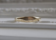 Load image into Gallery viewer, 18k Gold Swedish “Minne” Ring