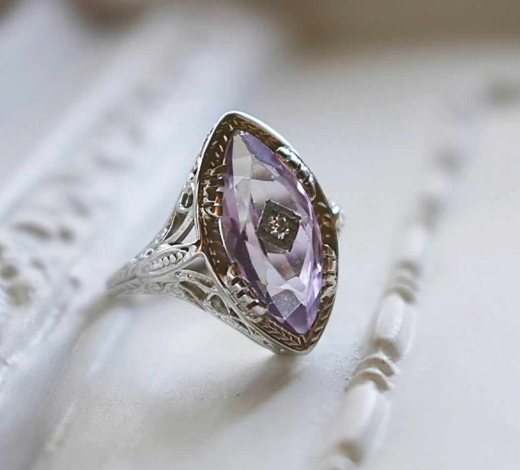 18k White Gold & Amethyst Ring with Diamond