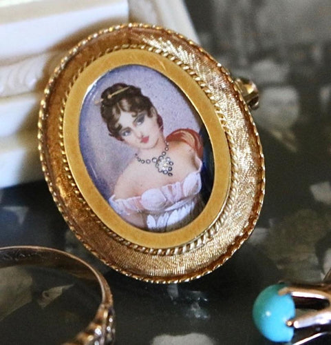 Corletto Brooch - 18kt Gold Handpainted Portrait of a Woman with Genuine Diamond