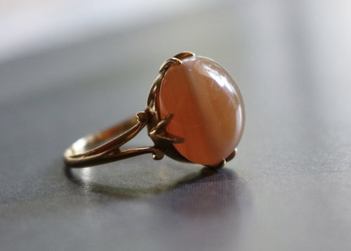 Vintage 18kt Yellow Gold and Agate Ring - Fine Jewelry